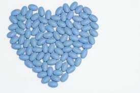 tabletas Viagra Super Active en la imagen dispuestas en forma de corazón